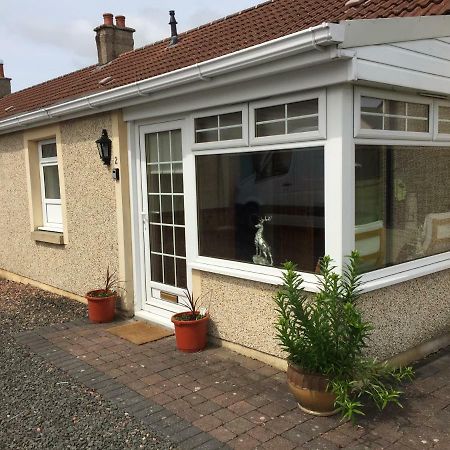 Pippin, Tranquil Scottish Cottage With Hot Tub Airdrie Exterior foto
