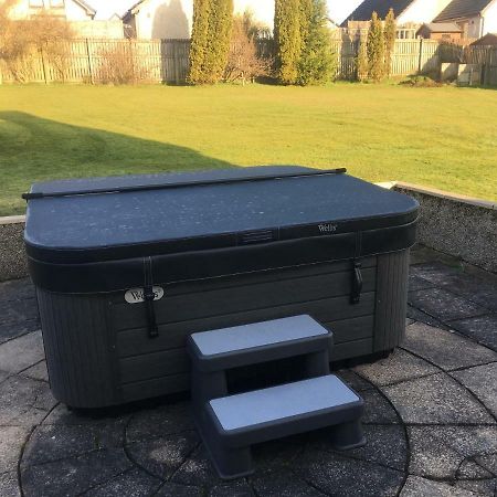 Pippin, Tranquil Scottish Cottage With Hot Tub Airdrie Exterior foto